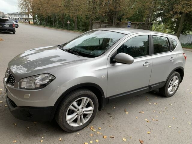 Серый Ниссан Кашкай, объемом двигателя 1.6 л и пробегом 240 тыс. км за 8800 $, фото 1 на Automoto.ua