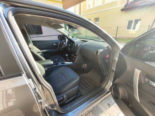 Серый Ниссан Кашкай, объемом двигателя 1.6 л и пробегом 225 тыс. км за 9900 $, фото 6 на Automoto.ua