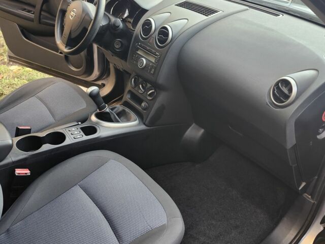 Серый Ниссан Кашкай, объемом двигателя 1.6 л и пробегом 143 тыс. км за 10500 $, фото 16 на Automoto.ua