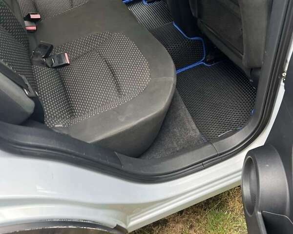 Сірий Ніссан Кашкай, об'ємом двигуна 1.46 л та пробігом 281 тис. км за 8100 $, фото 5 на Automoto.ua