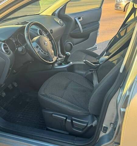 Серый Ниссан Кашкай, объемом двигателя 1.6 л и пробегом 320 тыс. км за 7600 $, фото 7 на Automoto.ua