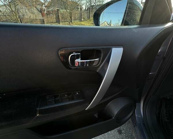 Серый Ниссан Кашкай, объемом двигателя 2 л и пробегом 290 тыс. км за 7500 $, фото 12 на Automoto.ua