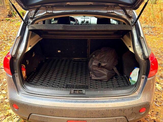 Серый Ниссан Кашкай, объемом двигателя 2 л и пробегом 260 тыс. км за 7500 $, фото 10 на Automoto.ua