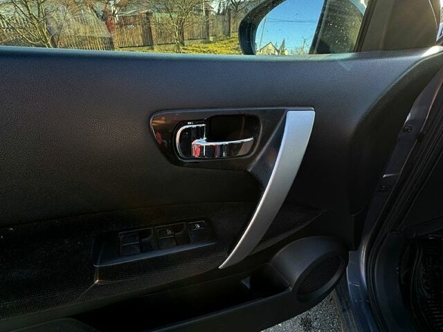 Серый Ниссан Кашкай, объемом двигателя 2 л и пробегом 290 тыс. км за 7500 $, фото 7 на Automoto.ua