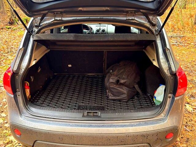 Серый Ниссан Кашкай, объемом двигателя 2 л и пробегом 260 тыс. км за 7500 $, фото 7 на Automoto.ua