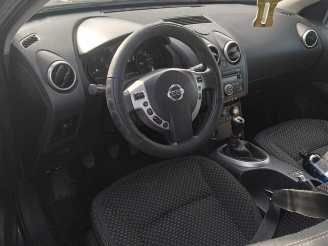 Серый Ниссан Кашкай, объемом двигателя 0 л и пробегом 310 тыс. км за 8000 $, фото 3 на Automoto.ua