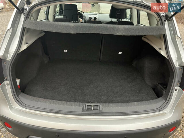 Серый Ниссан Кашкай, объемом двигателя 2 л и пробегом 137 тыс. км за 8000 $, фото 8 на Automoto.ua
