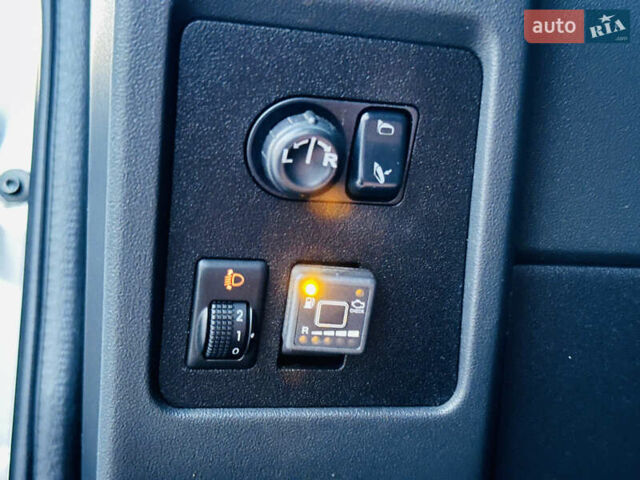 Сірий Ніссан Кашкай, об'ємом двигуна 2 л та пробігом 170 тис. км за 9200 $, фото 33 на Automoto.ua