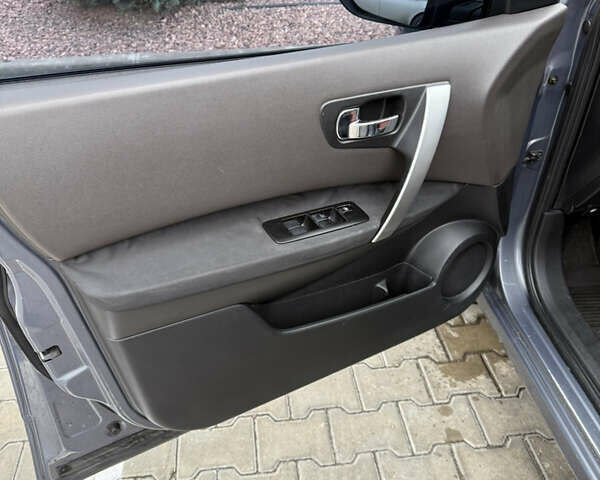 Сірий Ніссан Кашкай, об'ємом двигуна 2 л та пробігом 260 тис. км за 8100 $, фото 9 на Automoto.ua