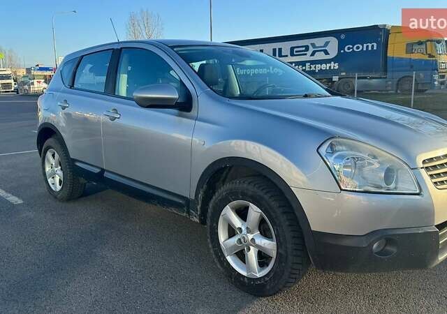 Серый Ниссан Кашкай, объемом двигателя 1.6 л и пробегом 320 тыс. км за 7600 $, фото 1 на Automoto.ua