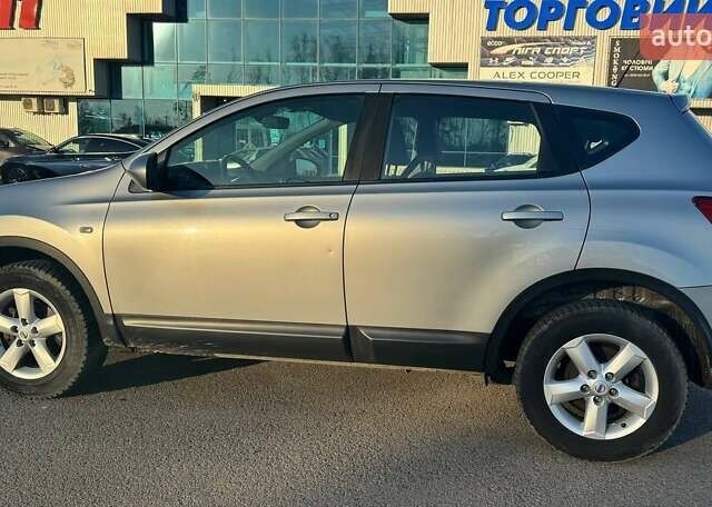 Серый Ниссан Кашкай, объемом двигателя 1.6 л и пробегом 320 тыс. км за 7600 $, фото 3 на Automoto.ua