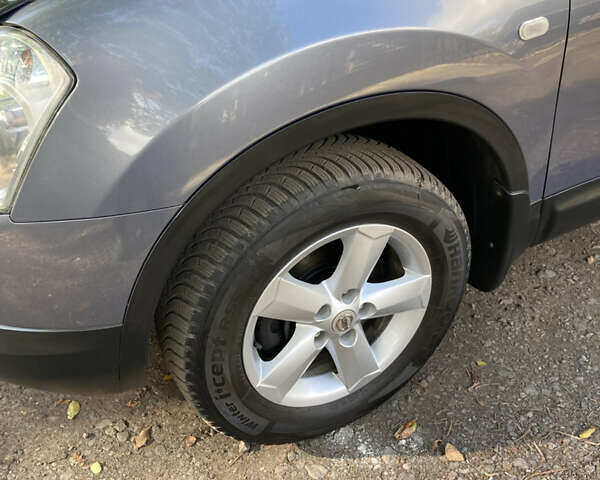 Серый Ниссан Кашкай, объемом двигателя 2 л и пробегом 222 тыс. км за 7850 $, фото 5 на Automoto.ua