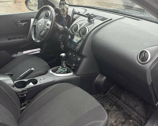 Серый Ниссан Кашкай, объемом двигателя 1.5 л и пробегом 226 тыс. км за 8100 $, фото 5 на Automoto.ua