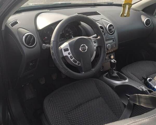 Серый Ниссан Кашкай, объемом двигателя 1.5 л и пробегом 311 тыс. км за 8000 $, фото 3 на Automoto.ua