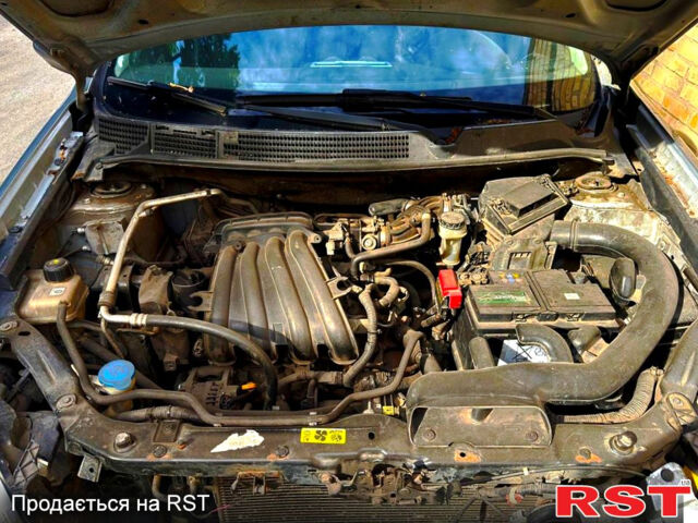 Серый Ниссан Кашкай, объемом двигателя 1.6 л и пробегом 260 тыс. км за 4200 $, фото 7 на Automoto.ua