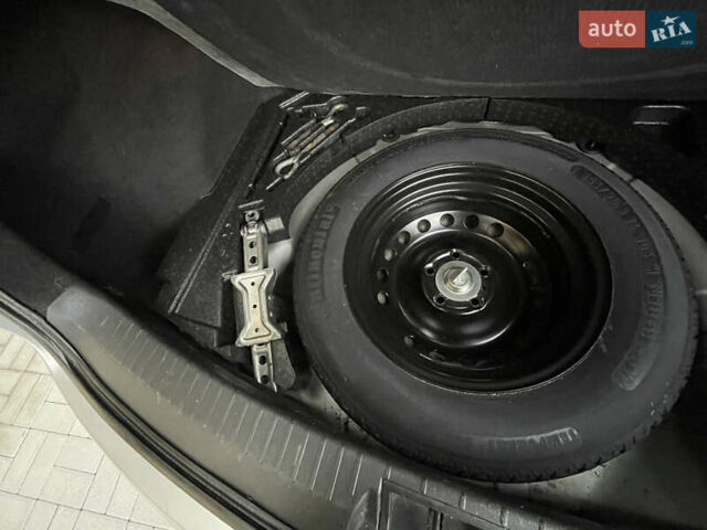 Сірий Ніссан Кашкай, об'ємом двигуна 2 л та пробігом 190 тис. км за 8600 $, фото 18 на Automoto.ua