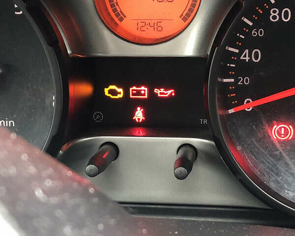 Серый Ниссан Кашкай, объемом двигателя 2 л и пробегом 156 тыс. км за 9500 $, фото 4 на Automoto.ua