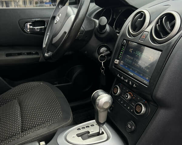 Серый Ниссан Кашкай, объемом двигателя 2 л и пробегом 299 тыс. км за 6300 $, фото 18 на Automoto.ua