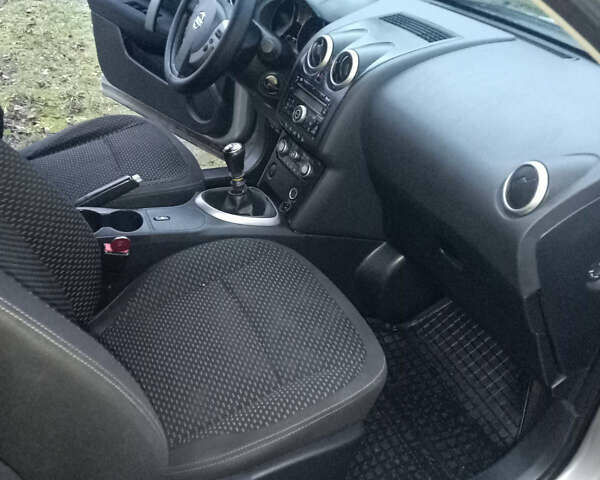 Серый Ниссан Кашкай, объемом двигателя 1.5 л и пробегом 227 тыс. км за 8200 $, фото 10 на Automoto.ua