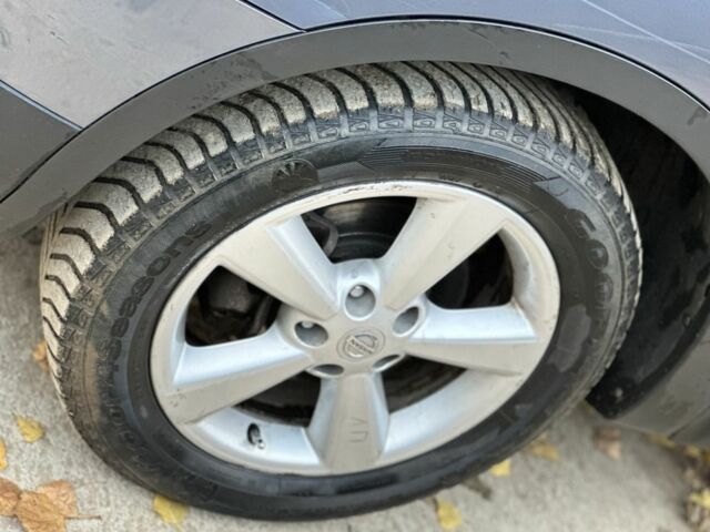 Серый Ниссан Кашкай, объемом двигателя 2 л и пробегом 350 тыс. км за 3700 $, фото 14 на Automoto.ua