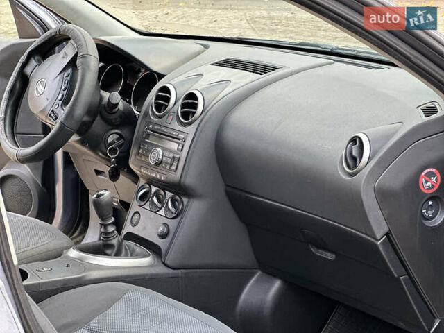 Серый Ниссан Кашкай, объемом двигателя 2 л и пробегом 350 тыс. км за 3650 $, фото 12 на Automoto.ua