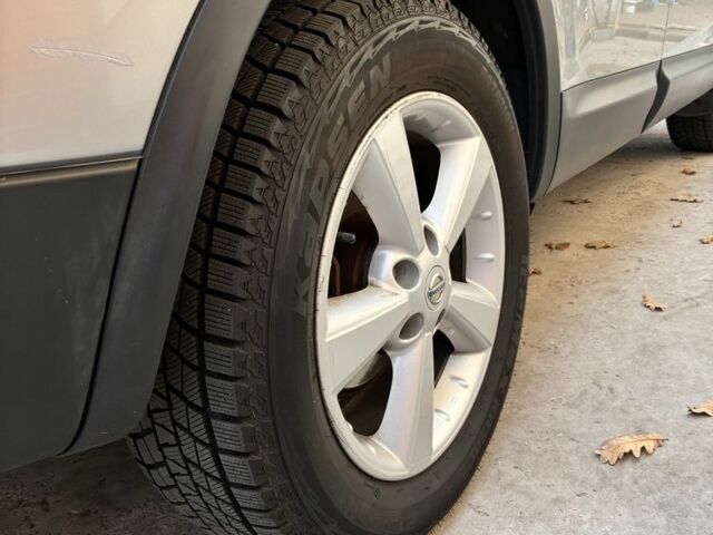 Серый Ниссан Кашкай, объемом двигателя 2 л и пробегом 289 тыс. км за 10500 $, фото 16 на Automoto.ua