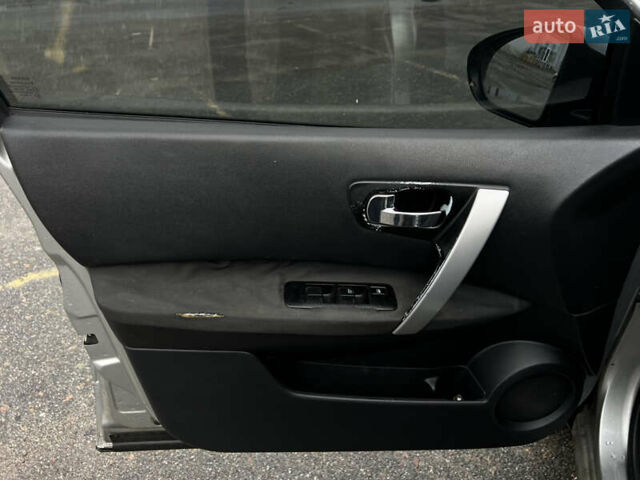 Серый Ниссан Кашкай, объемом двигателя 2 л и пробегом 299 тыс. км за 6300 $, фото 9 на Automoto.ua