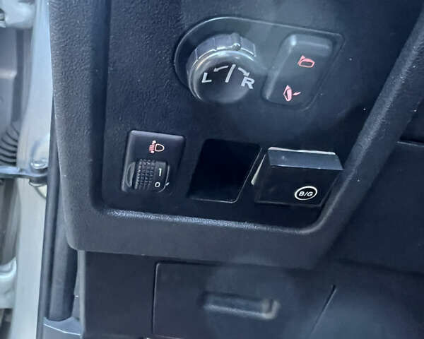 Сірий Ніссан Кашкай, об'ємом двигуна 2 л та пробігом 197 тис. км за 7600 $, фото 34 на Automoto.ua