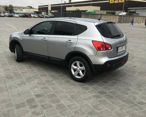 Серый Ниссан Кашкай, объемом двигателя 1.5 л и пробегом 300 тыс. км за 7895 $, фото 4 на Automoto.ua