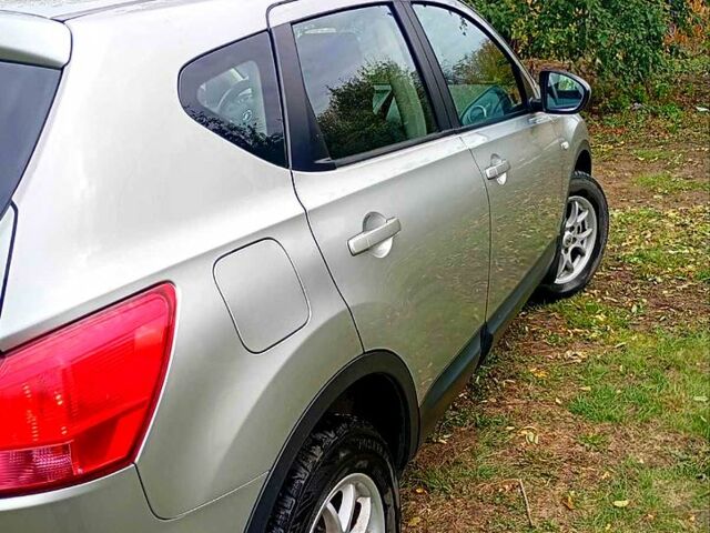 Сірий Ніссан Кашкай, об'ємом двигуна 2 л та пробігом 330 тис. км за 7900 $, фото 4 на Automoto.ua