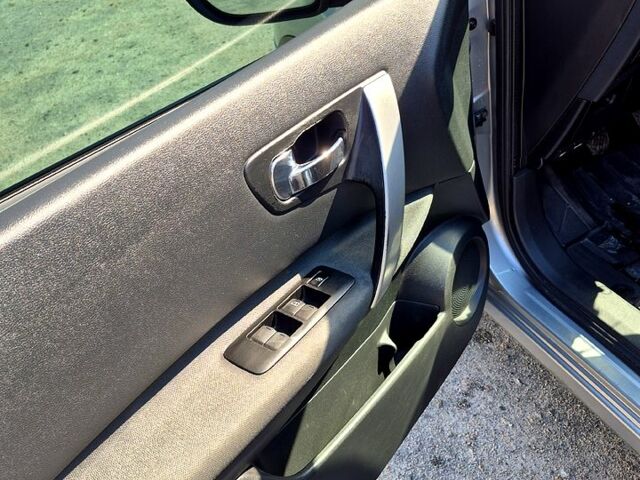 Серый Ниссан Кашкай, объемом двигателя 2 л и пробегом 222 тыс. км за 7600 $, фото 13 на Automoto.ua