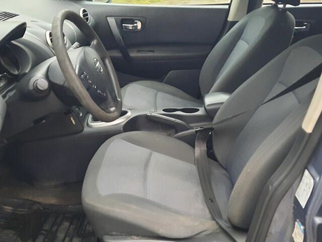 Серый Ниссан Кашкай, объемом двигателя 1.5 л и пробегом 387 тыс. км за 3900 $, фото 4 на Automoto.ua