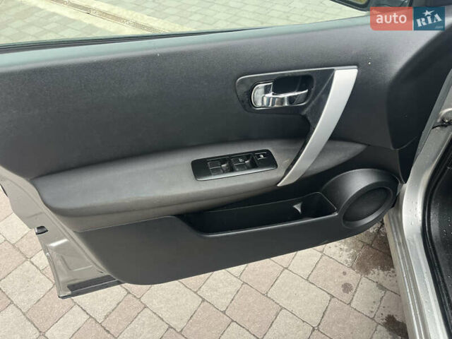 Сірий Ніссан Кашкай, об'ємом двигуна 1.6 л та пробігом 151 тис. км за 7700 $, фото 31 на Automoto.ua