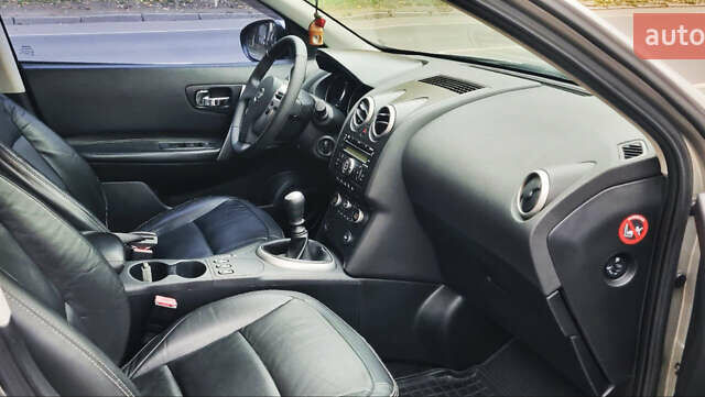 Серый Ниссан Кашкай, объемом двигателя 2 л и пробегом 154 тыс. км за 7500 $, фото 3 на Automoto.ua