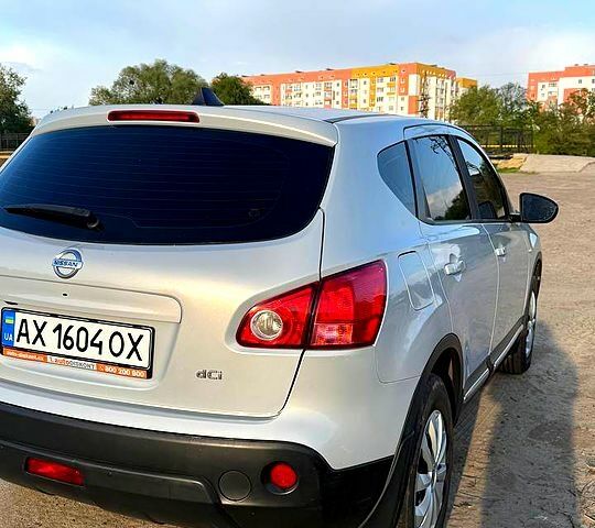 Сірий Ніссан Кашкай, об'ємом двигуна 2 л та пробігом 266 тис. км за 8950 $, фото 2 на Automoto.ua