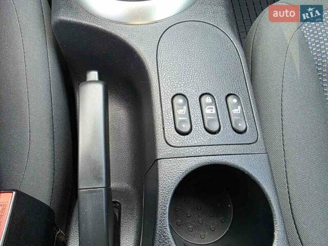 Сірий Ніссан Кашкай, об'ємом двигуна 2 л та пробігом 61 тис. км за 11000 $, фото 9 на Automoto.ua