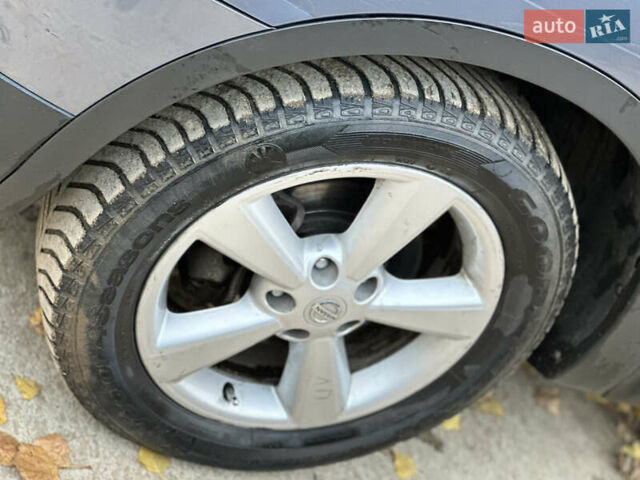 Серый Ниссан Кашкай, объемом двигателя 2 л и пробегом 350 тыс. км за 3650 $, фото 16 на Automoto.ua