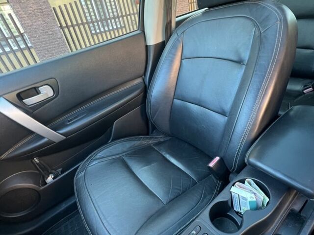 Сірий Ніссан Кашкай, об'ємом двигуна 2 л та пробігом 260 тис. км за 8200 $, фото 5 на Automoto.ua