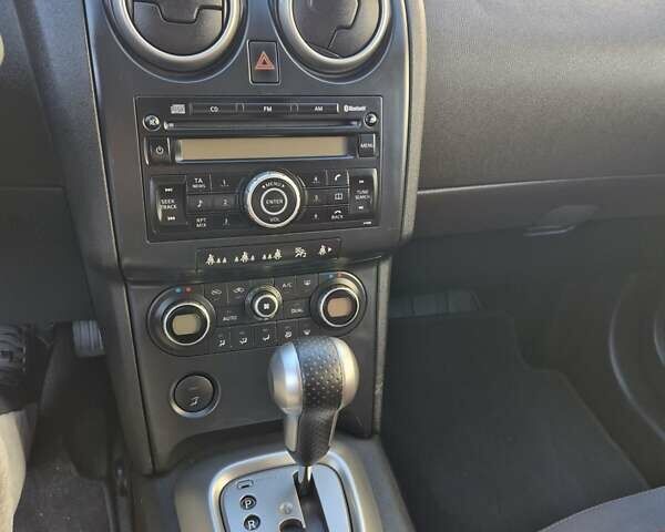 Серый Ниссан Кашкай, объемом двигателя 2 л и пробегом 97 тыс. км за 10300 $, фото 33 на Automoto.ua