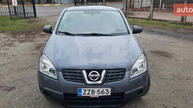 Серый Ниссан Кашкай, объемом двигателя 1.5 л и пробегом 387 тыс. км за 4200 $, фото 2 на Automoto.ua