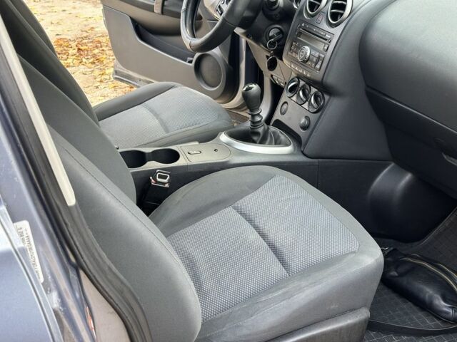 Серый Ниссан Кашкай, объемом двигателя 2 л и пробегом 350 тыс. км за 3700 $, фото 6 на Automoto.ua