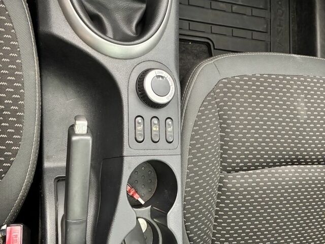 Серый Ниссан Кашкай, объемом двигателя 2 л и пробегом 289 тыс. км за 10500 $, фото 13 на Automoto.ua