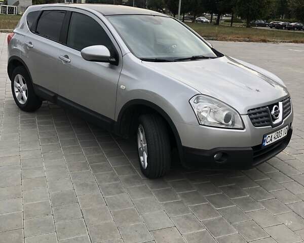 Серый Ниссан Кашкай, объемом двигателя 1.5 л и пробегом 300 тыс. км за 7895 $, фото 1 на Automoto.ua