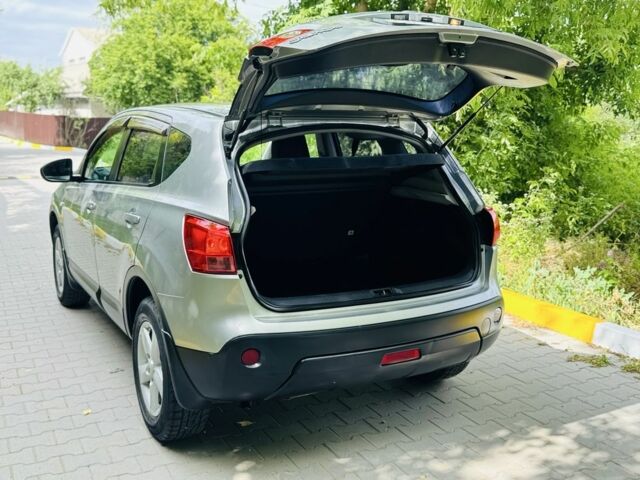 Серый Ниссан Кашкай, объемом двигателя 2 л и пробегом 206 тыс. км за 8300 $, фото 4 на Automoto.ua