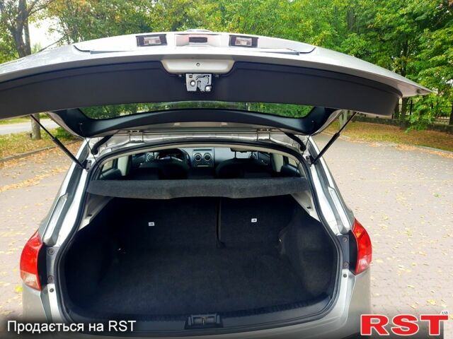 Серый Ниссан Кашкай, объемом двигателя 1.6 л и пробегом 245 тыс. км за 8100 $, фото 7 на Automoto.ua