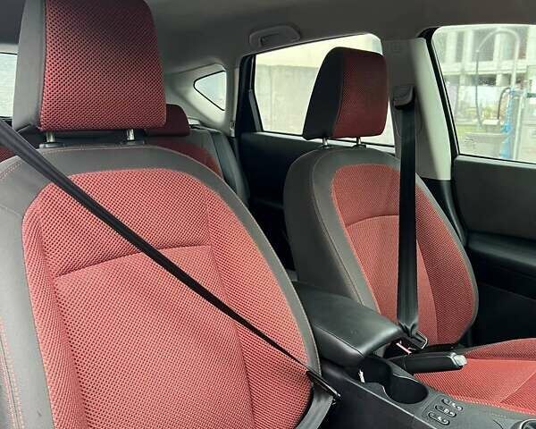 Сірий Ніссан Кашкай, об'ємом двигуна 1.6 л та пробігом 62 тис. км за 7500 $, фото 7 на Automoto.ua