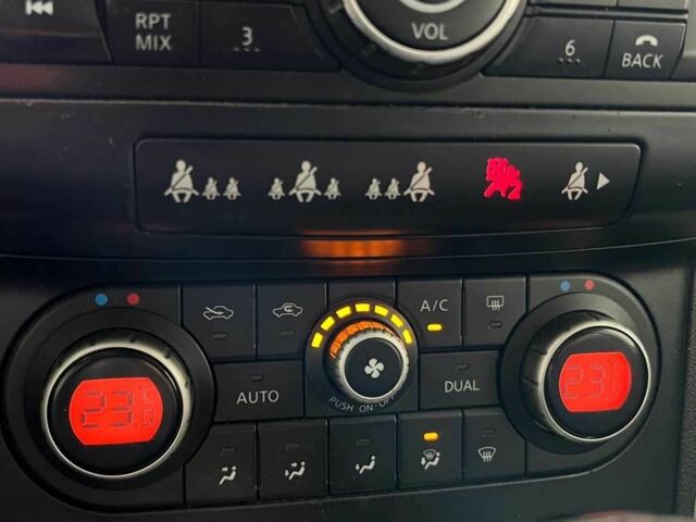 Серый Ниссан Кашкай, объемом двигателя 2 л и пробегом 260 тыс. км за 9000 $, фото 13 на Automoto.ua