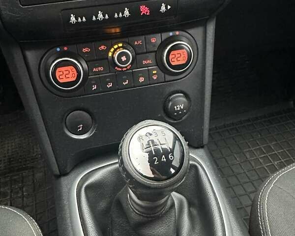 Сірий Ніссан Кашкай, об'ємом двигуна 1.46 л та пробігом 232 тис. км за 8000 $, фото 19 на Automoto.ua