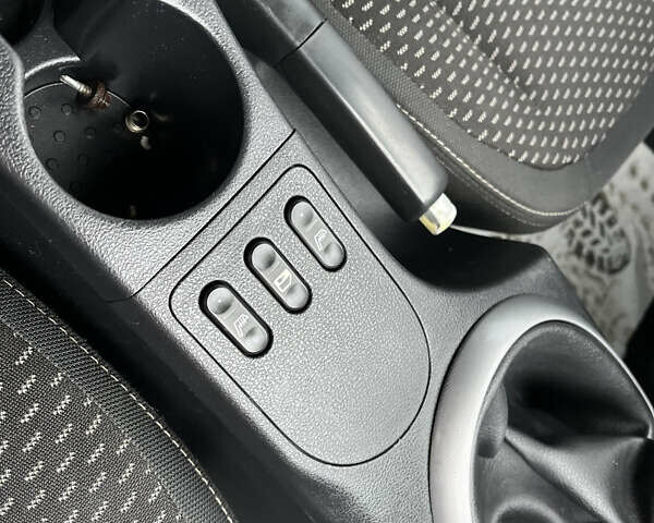 Серый Ниссан Кашкай, объемом двигателя 1.46 л и пробегом 314 тыс. км за 8500 $, фото 13 на Automoto.ua