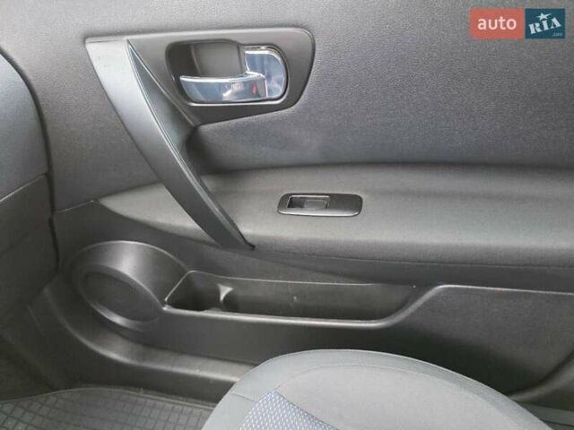 Сірий Ніссан Кашкай, об'ємом двигуна 2 л та пробігом 61 тис. км за 11000 $, фото 4 на Automoto.ua